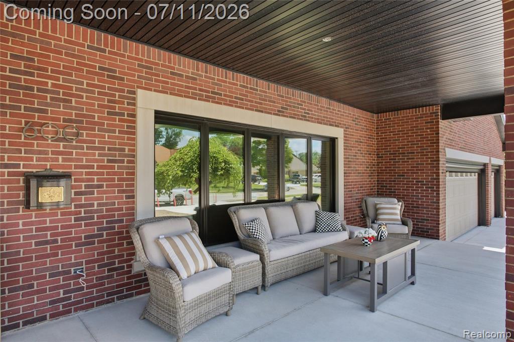 600 WOODCREST Drive, Dearborn, MI 48124 — Photo 6