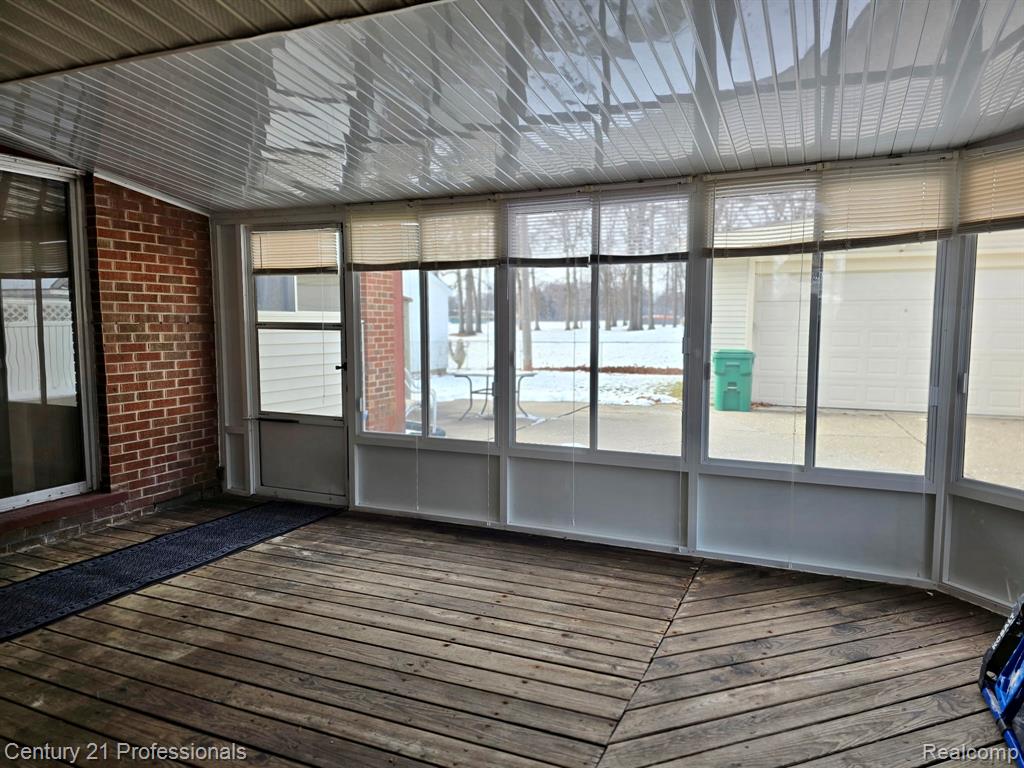 489 Henry Ruff Road, Garden City, MI — Photo 17