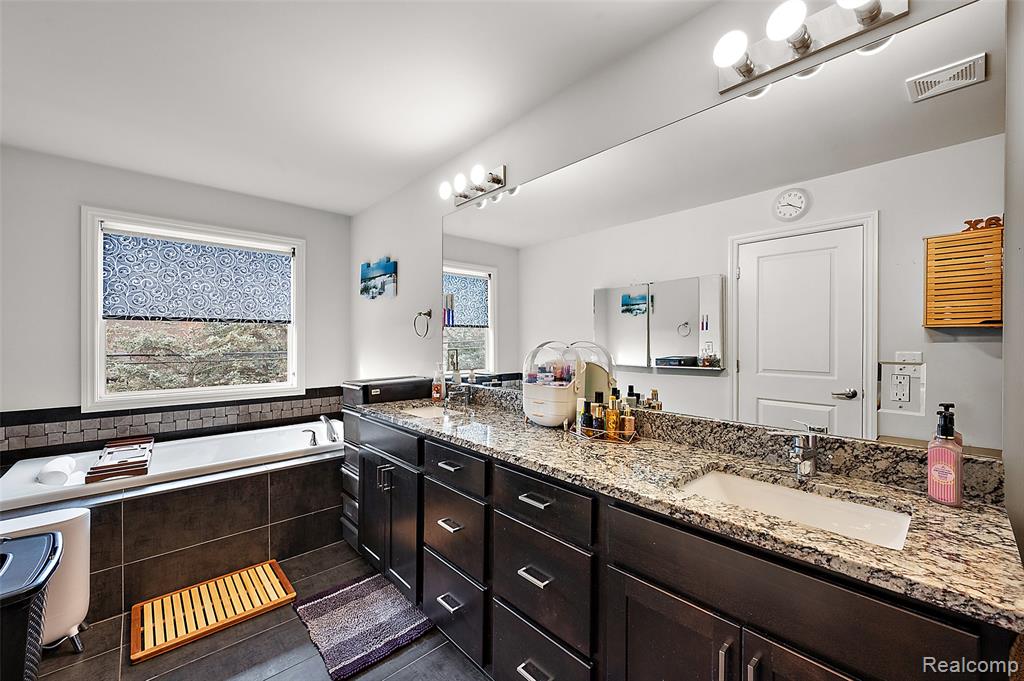 4095 Rockingham Drive, Troy, MI 48085 — Photo 47