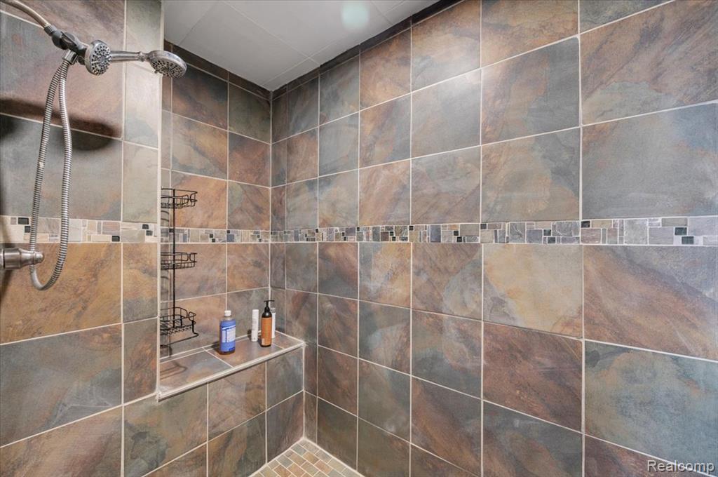 5141 N Vassar Road, Flint, MI 48506 — Photo 19