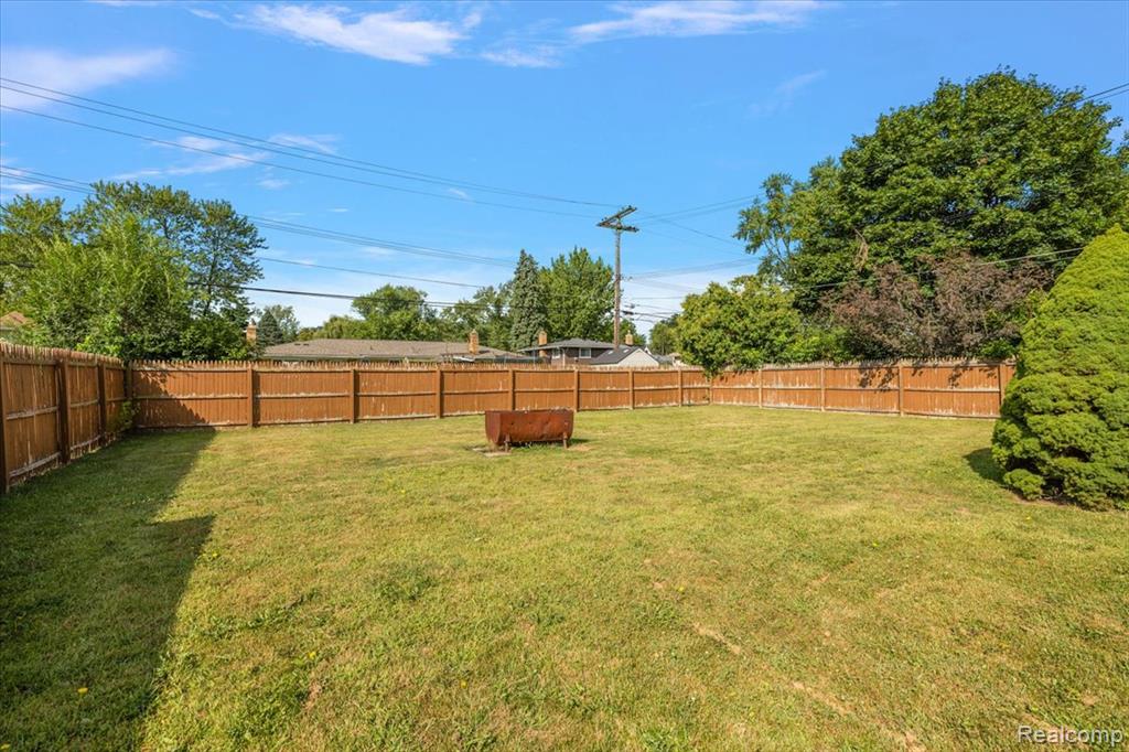 8628 Strom Drive, Sterling Heights, MI 48314 — Photo 46