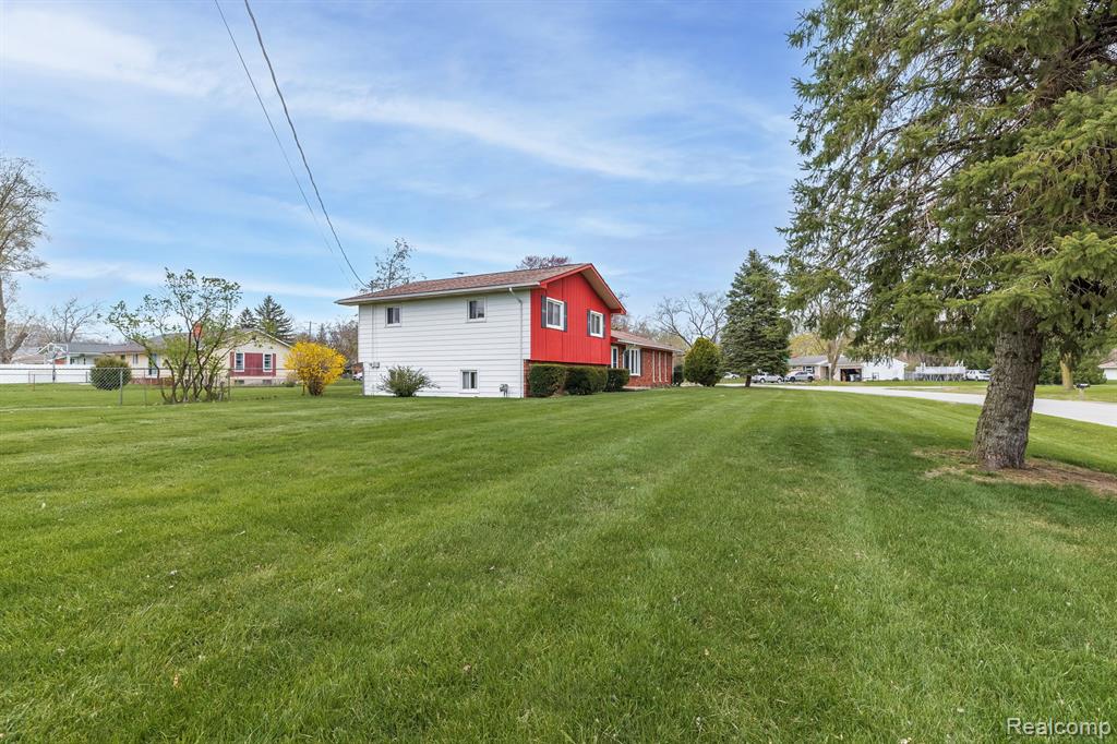 60820 LILLIAN Street, South Lyon, MI 48178 — Photo 33