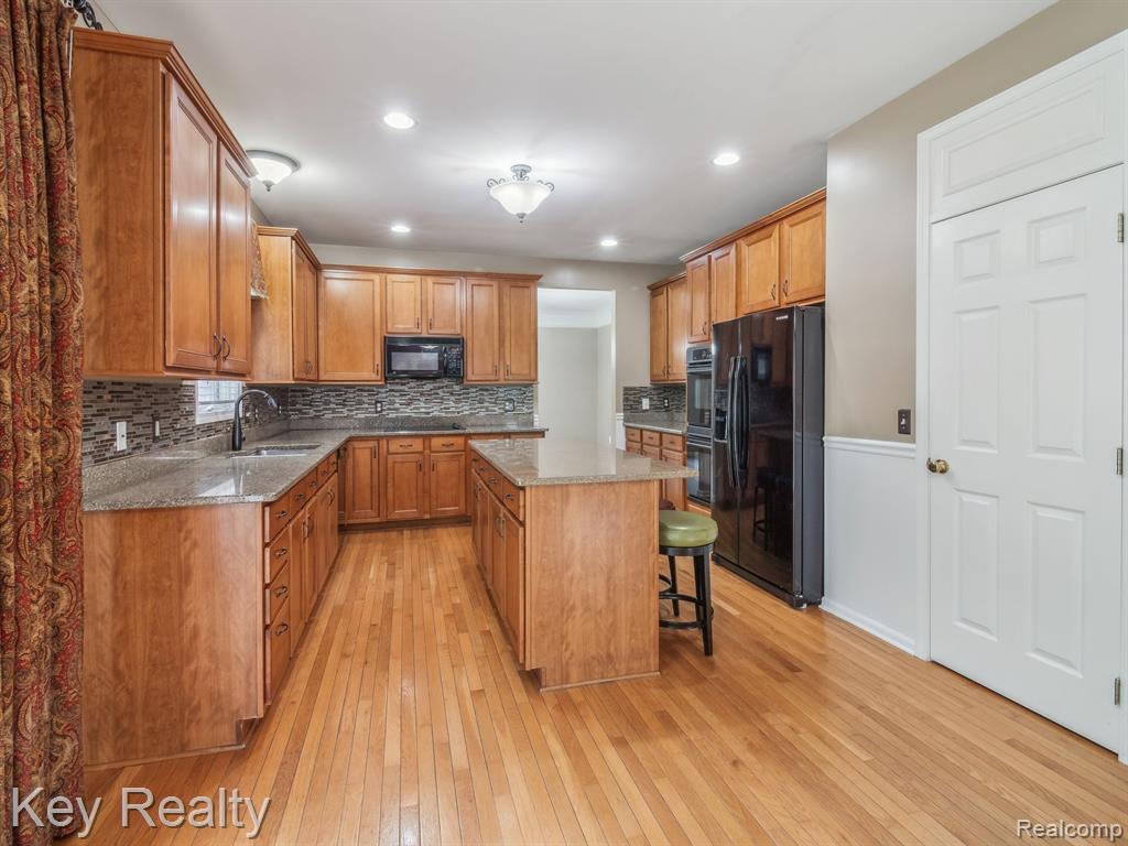 50424 LIVINGSTON Drive, Northville, MI 48168 — Photo 7