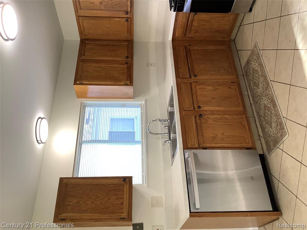 8468 Beatrice, Westland, MI — Photo 15