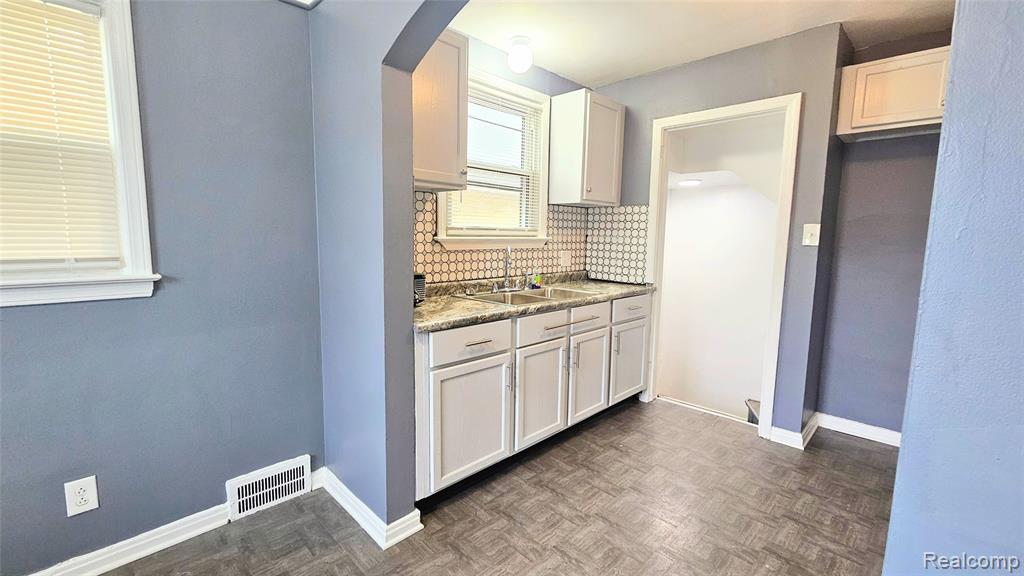 10001 Winthrop Street, Detroit, MI 48227 — Photo 8