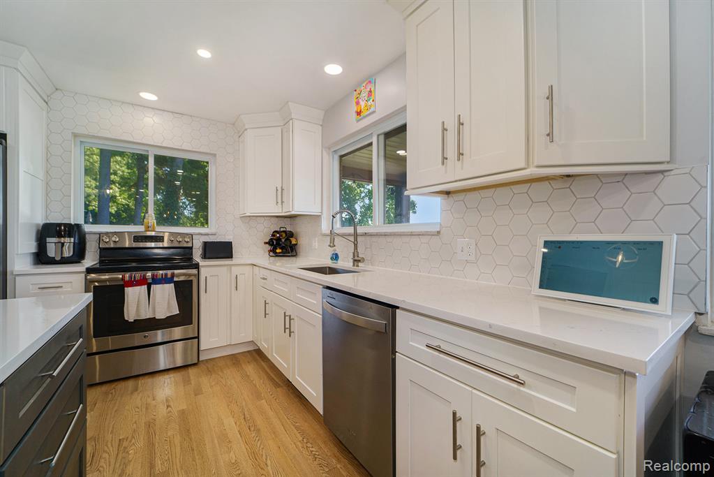 6471 Wellesley Terrace, Clarkston, MI — Photo 11