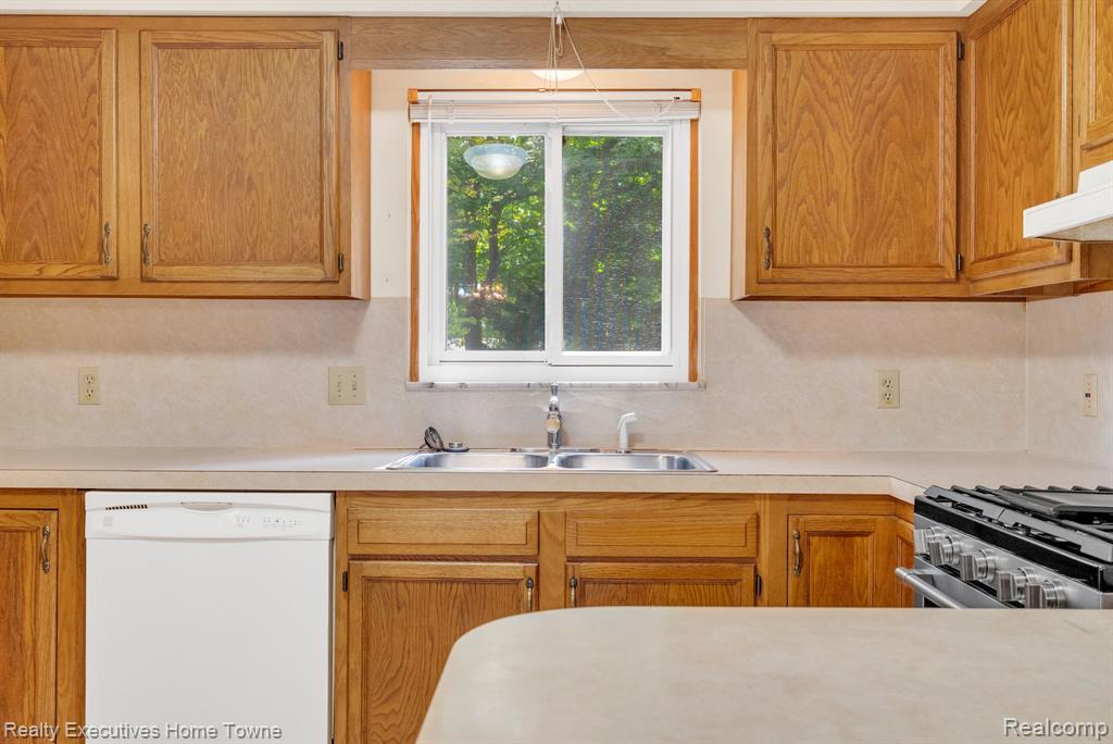 4415 Cambridge Drive, Port Huron, MI 48060 — Photo 14