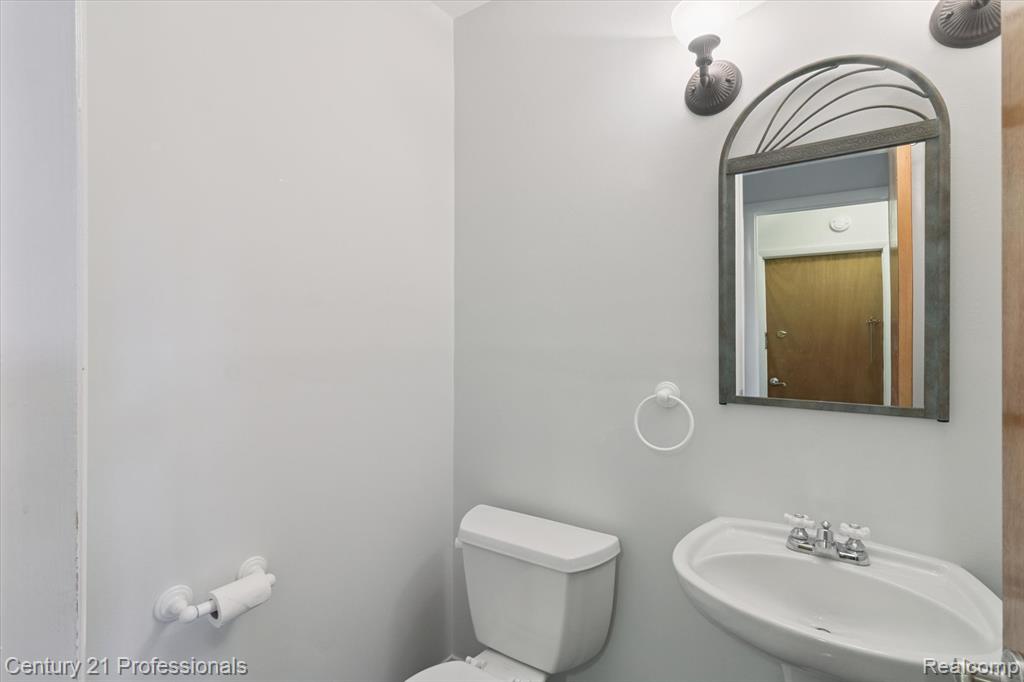 910 Jeffrey Drive, Northville, MI 48167 — Photo 16