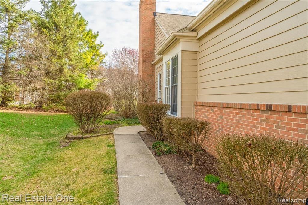 39612 GREENBRIER Court, Northville, MI 48168 — Photo 5