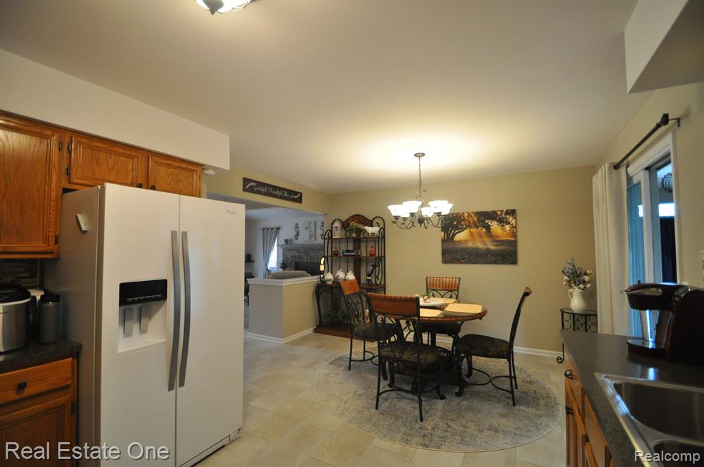 46654 SPRINGHILL Drive, Utica, MI 48317 — Photo 11