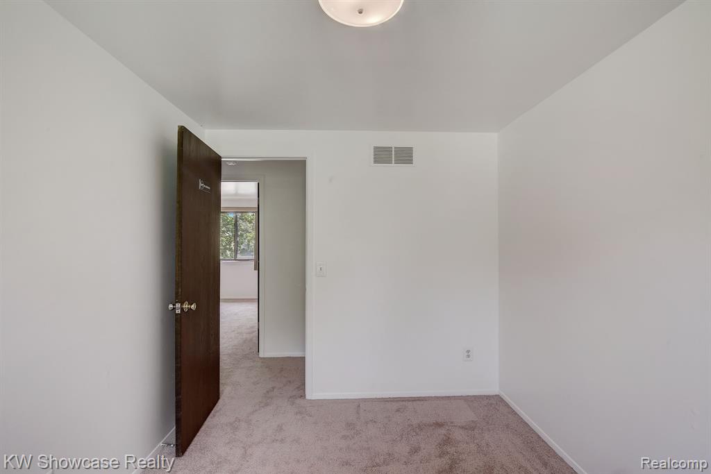 1365 RUE DEAUVILLE Boulevard, Ypsilanti, MI 48198 — Photo 20