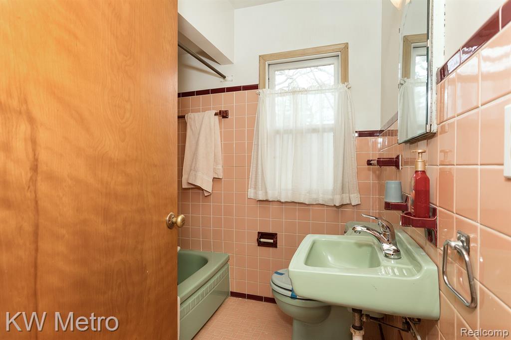 49151 RIDGE Court, Northville, MI 48168 — Photo 22