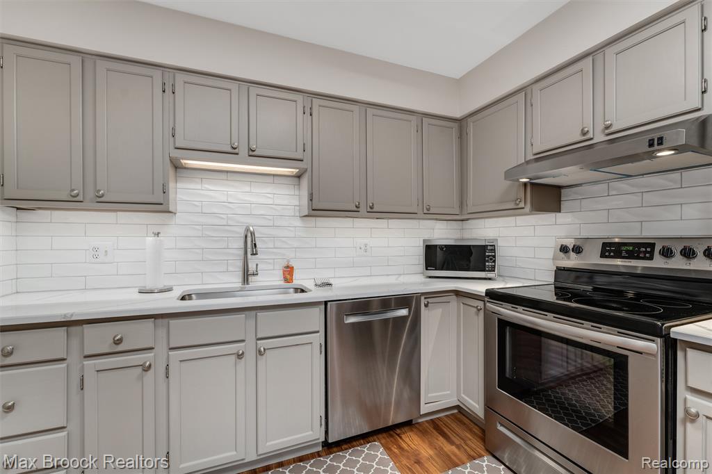 420 Baldwin Avenue, 84, Rochester, MI 48307 — Photo 13