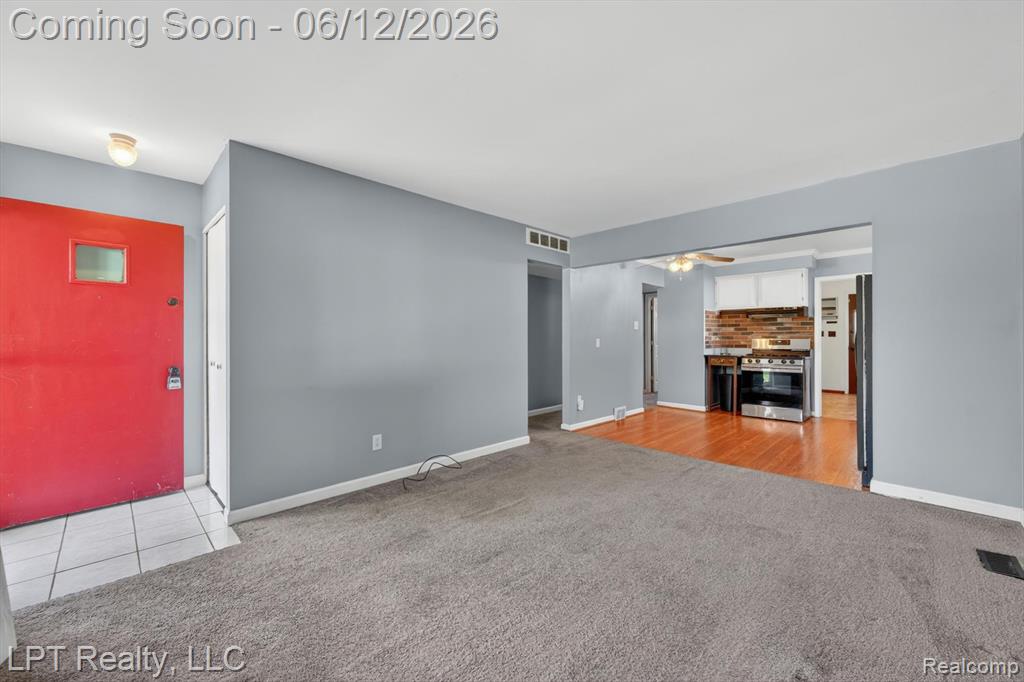 806 E Barrett Avenue, Madison Heights, MI 48071 — Photo 6