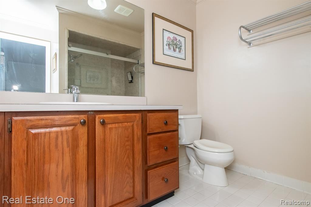 5201 CROWFOOT Drive, Troy, MI 48085 — Photo 48
