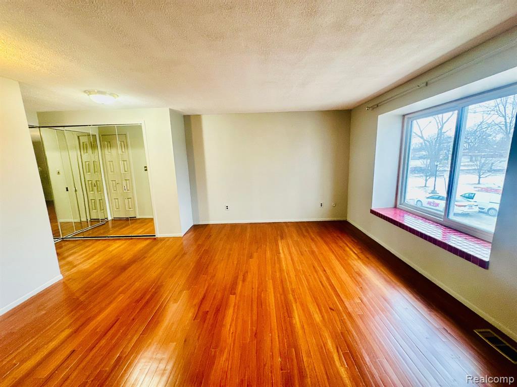 29720 CITY CENTER Drive, 4, Warren, MI 48093 — Photo 10