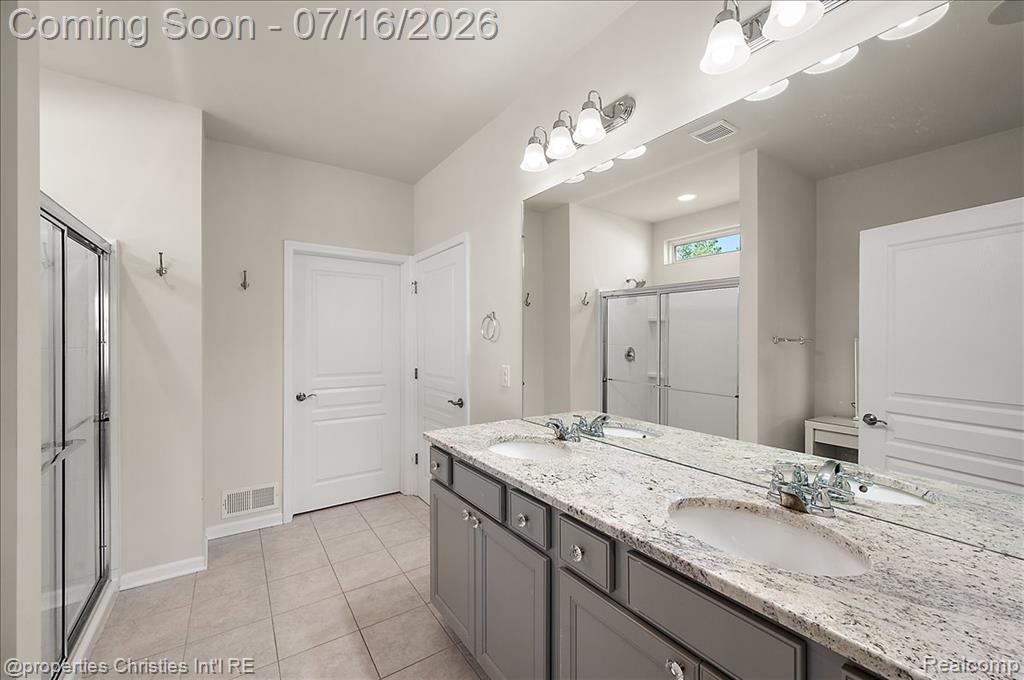 50026 Alden, Canton, MI 48188 — Photo 24