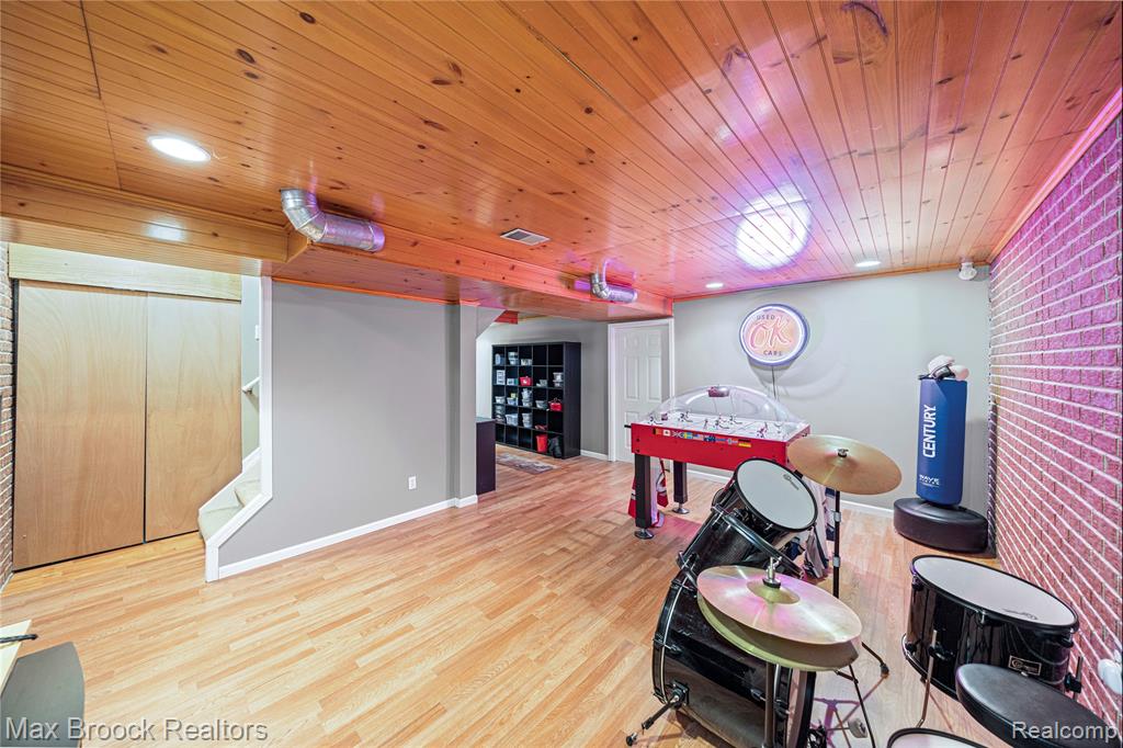 9863 MARSHALL ROAD, South Lyon, MI 48178 — Photo 32