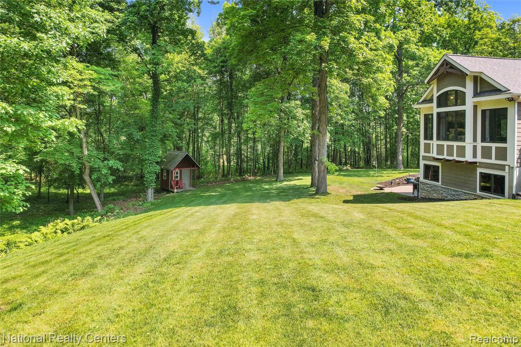 11500 Lisa Lori Lane, South Lyon, MI 48178 — Photo 12