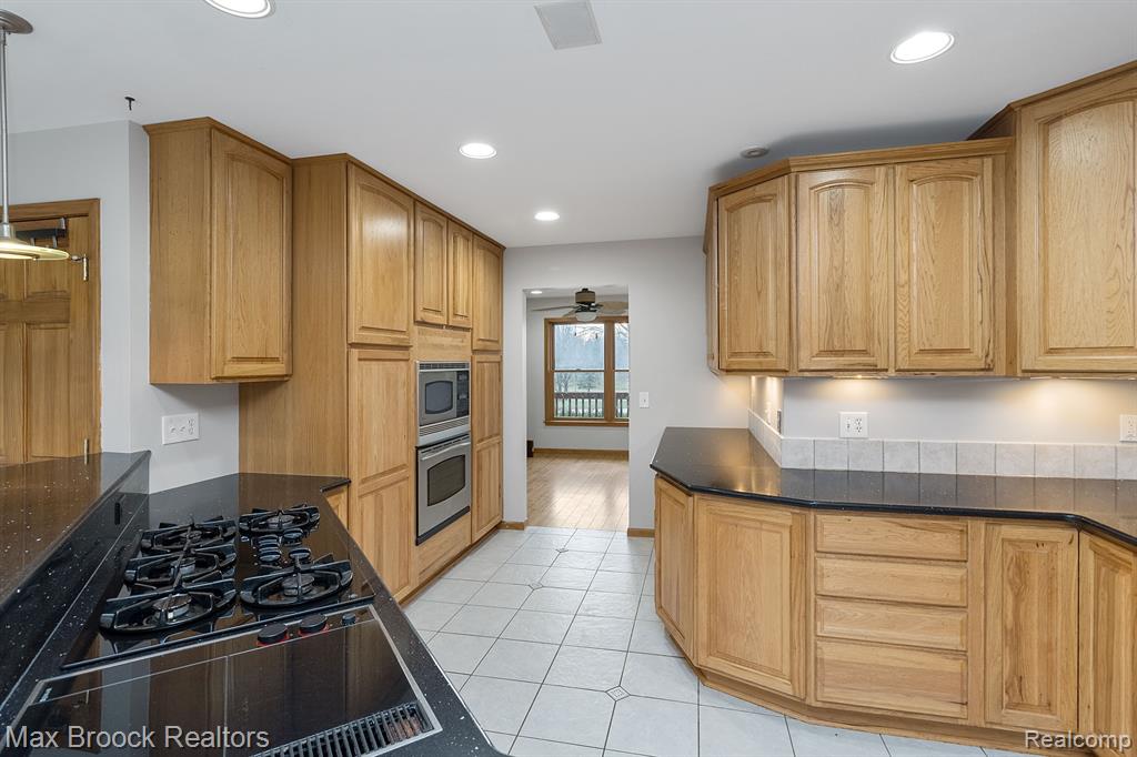 6426 OAK GROVE Road, Howell, MI 48855 — Photo 13