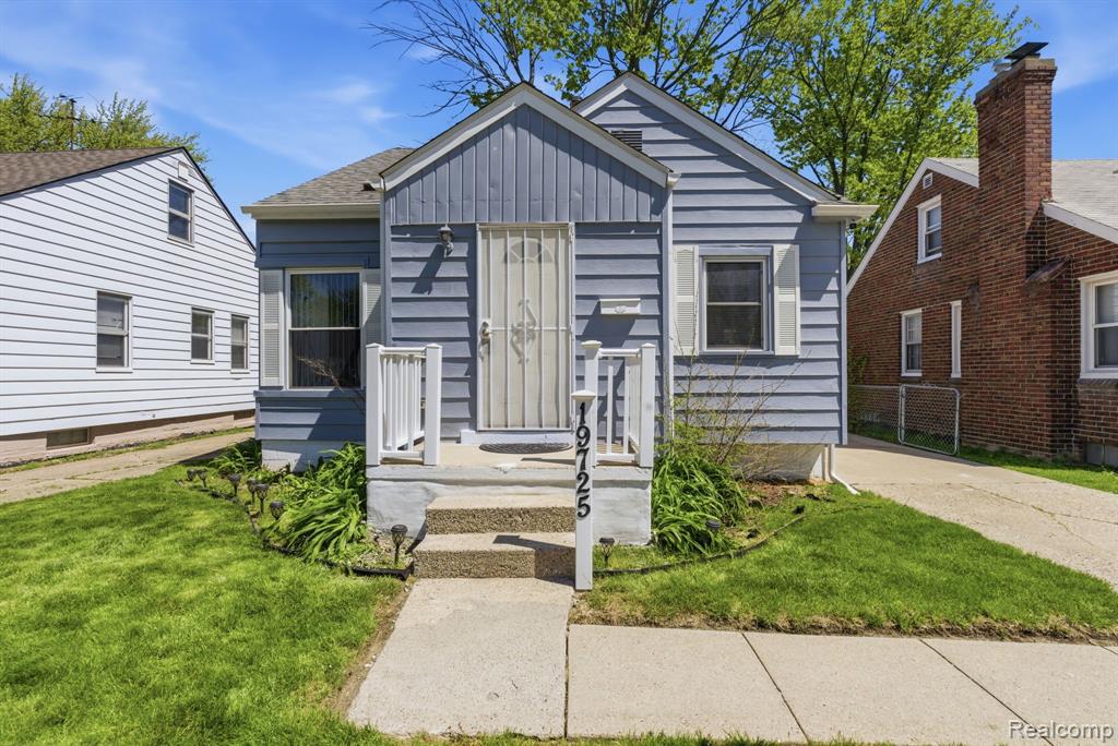 19725 Kingsville Street, Harper Woods, MI 48225