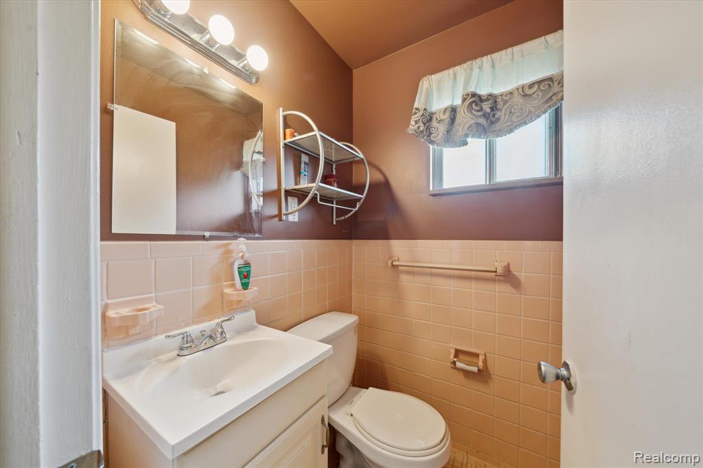 8586 Helen, Center Line, MI 48015 — Photo 11