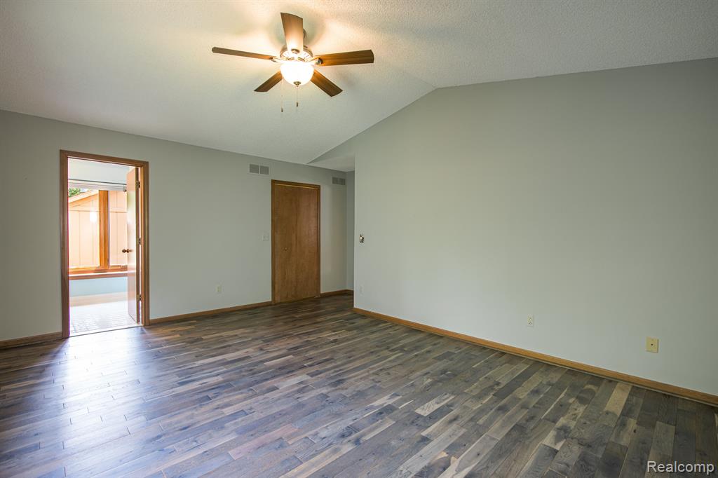 22140 River Ridge Trail, Farmington Hills, MI 48335 — Photo 12