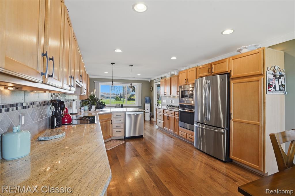 547 Deer Run, White Lake, MI — Photo 21