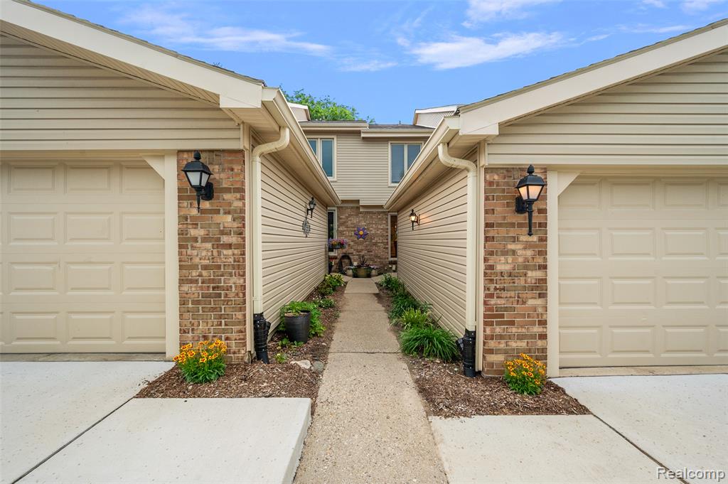 968 Golfview Court, Rochester Hills, MI 48307 — Photo 4