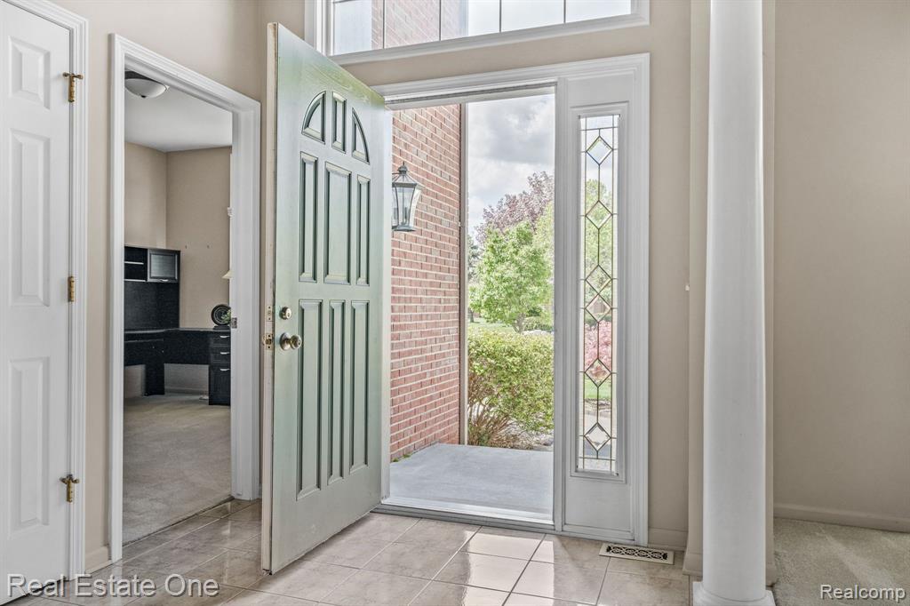 4458 HYCLIFFE Drive, Troy, MI 48098 — Photo 4