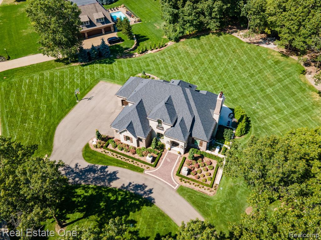 5525 Avington Parkway, Clarkston, MI 48348 — Photo 2