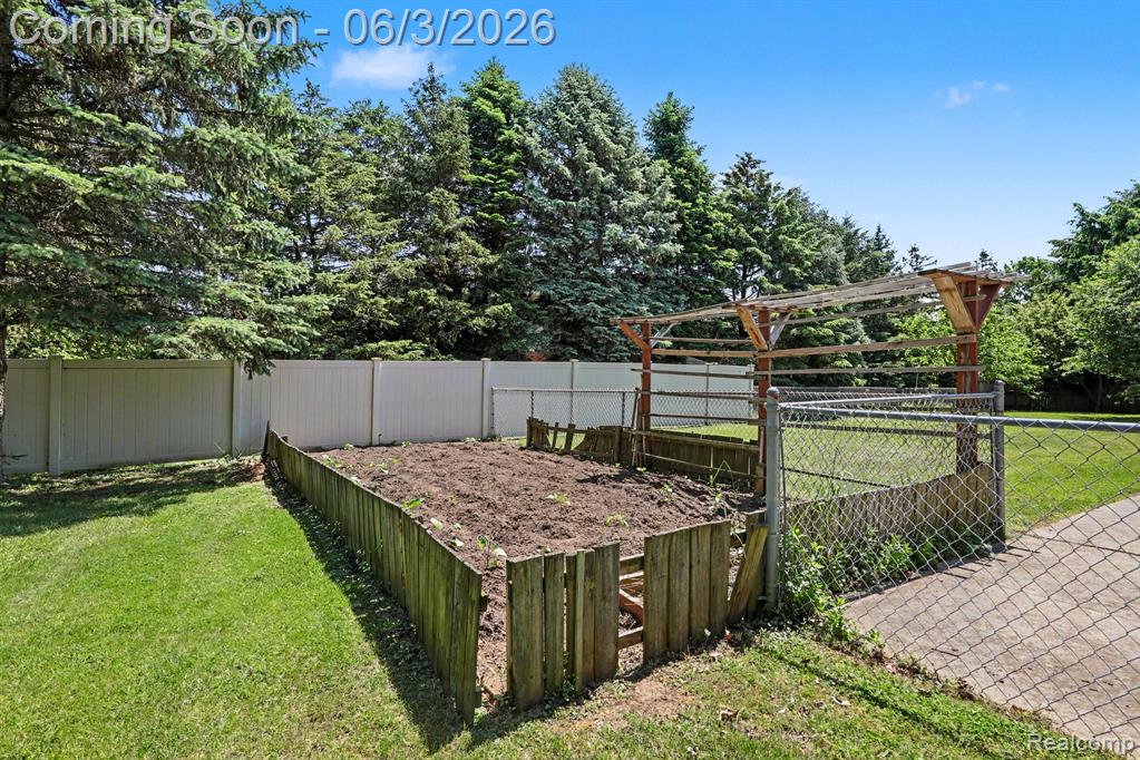 46430 Schoenherr Road, Utica, MI 48315 — Photo 31