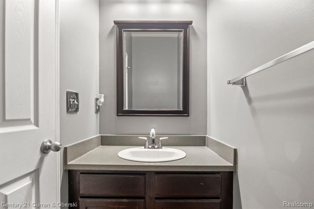 5725 VERSAILLES Avenue, Ann Arbor, MI 48103 — Photo 11