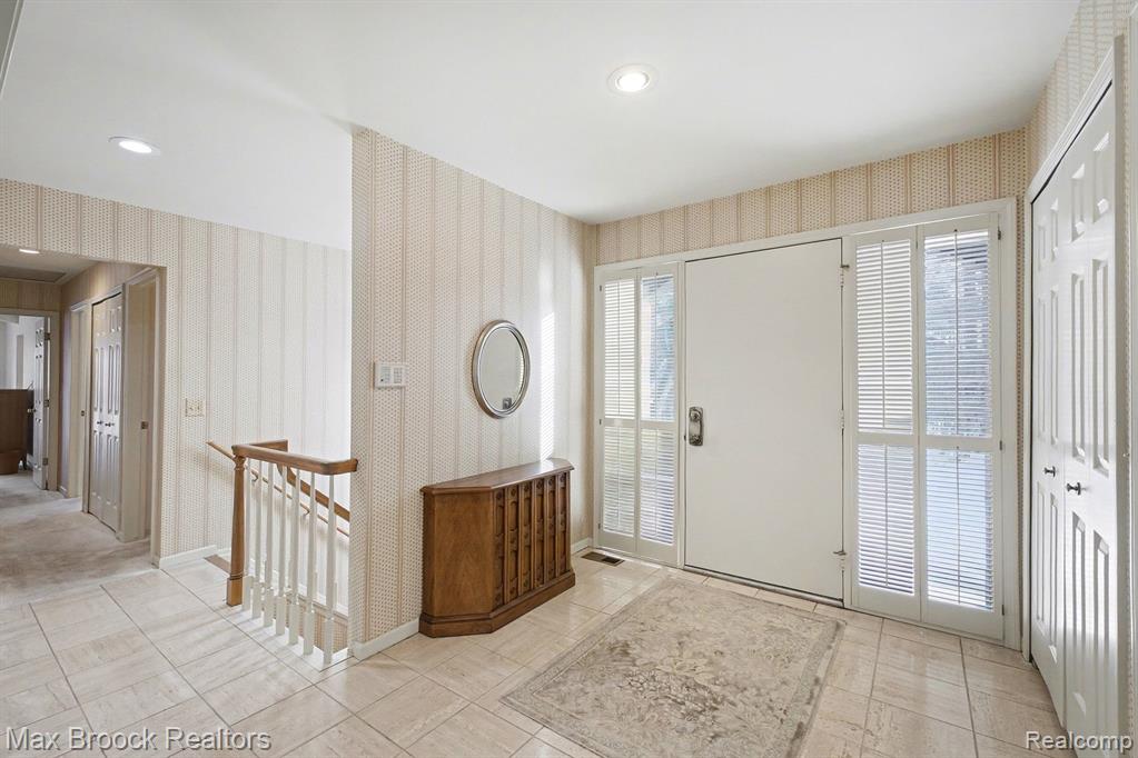23745 Ravineview Court, Bingham Farms, MI 48025 — Photo 6
