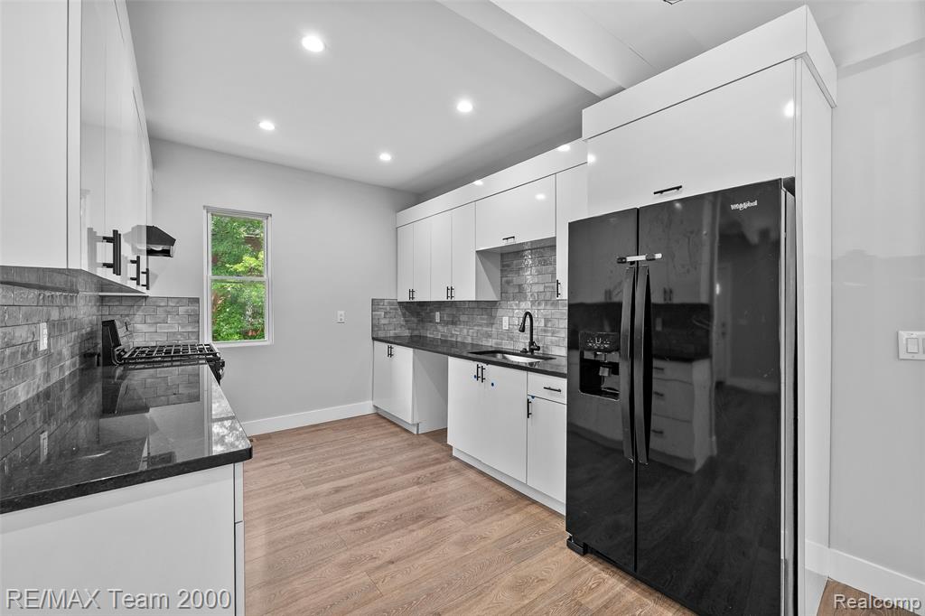 616 ENGLEWOOD Street, Detroit, MI 48202 — Photo 11