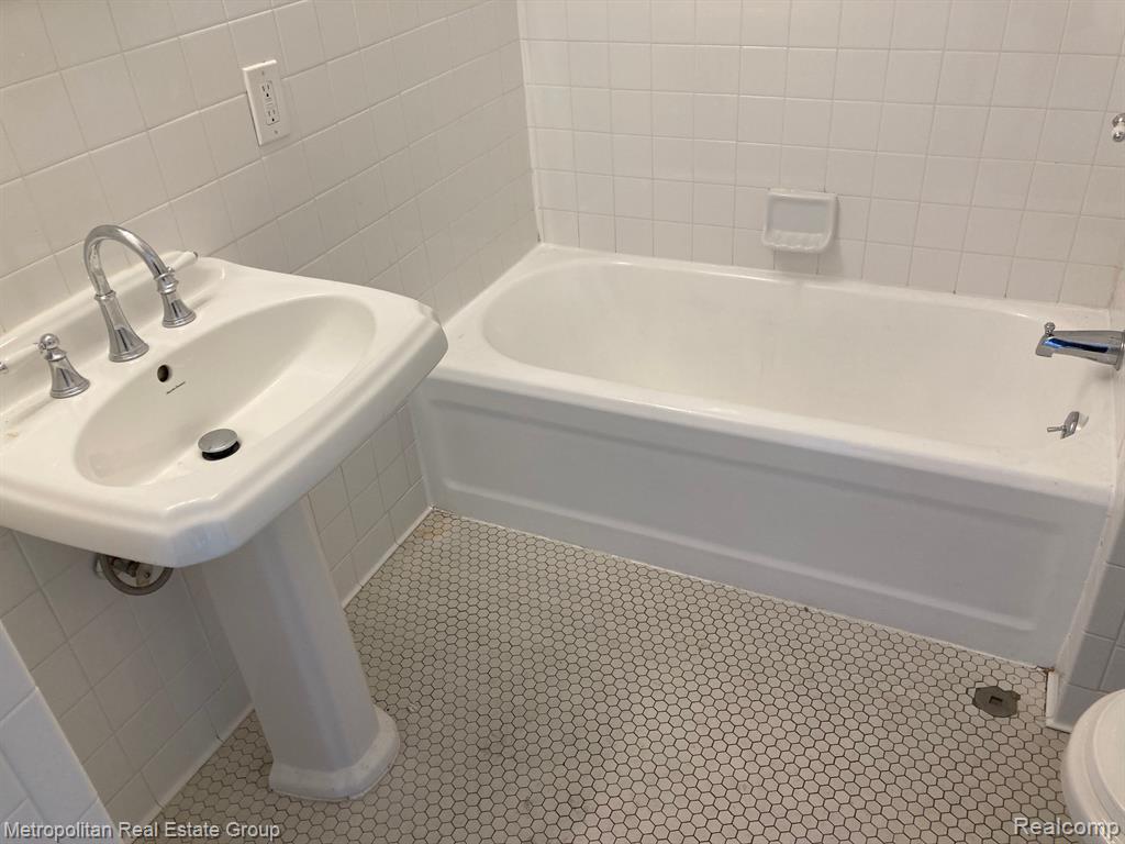 2900 E JEFFERSON Avenue, A-701, Detroit, MI 48207 — Photo 18
