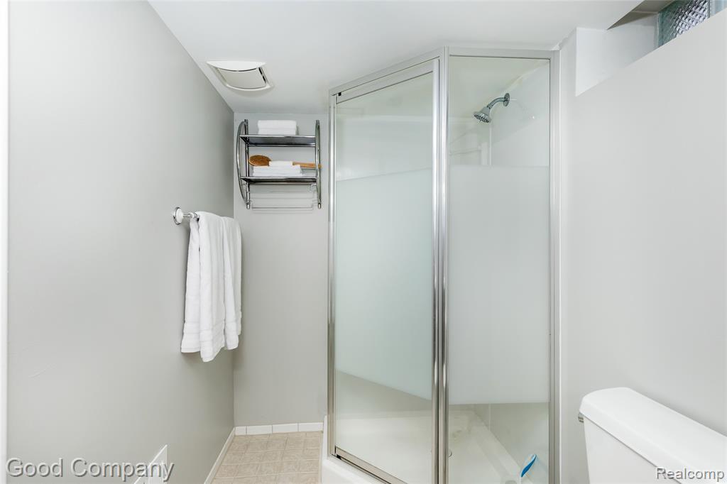 702 Orchard View Drive, Royal Oak, MI 48073 — Photo 27