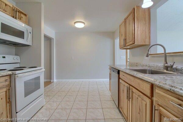 4127 RANDOLPH Street, Wayne, MI 48184 — Photo 9