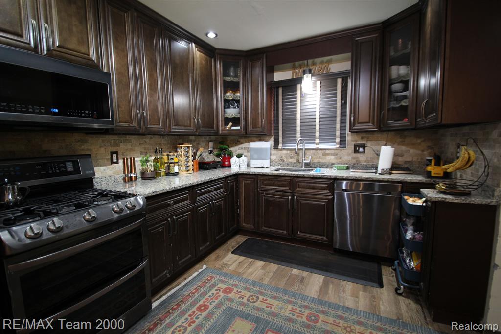 6000 ORCHARD Avenue, Dearborn, MI 48126 — Photo 13