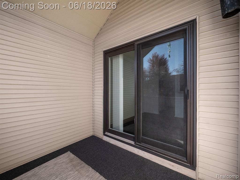 6680 Ridgefield Circle, 201, West Bloomfield, MI — Photo 12