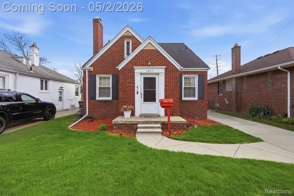 1857 Roslyn Road, Grosse Pointe Woods, MI 48236 — Photo 2
