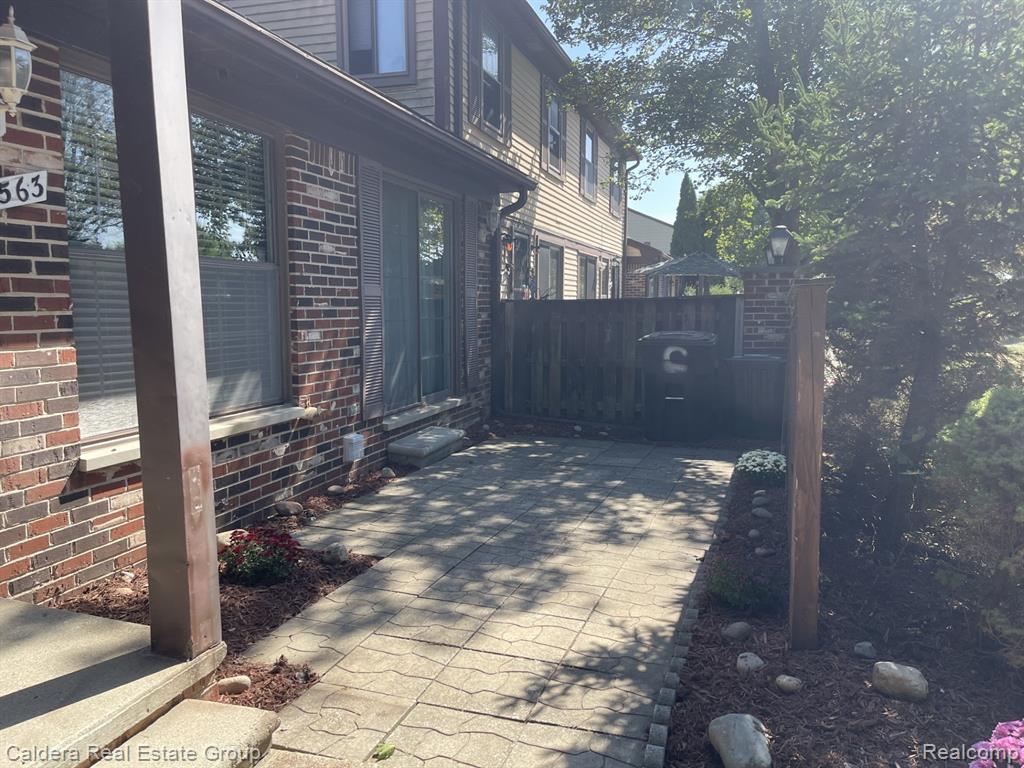 39563 Heatherheath Drive, Clinton Twp, MI 48038 — Photo 2