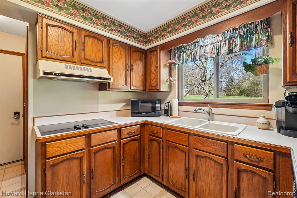 12120 Carriage Trail Drive, Davisburg, MI 48350 — Photo 12