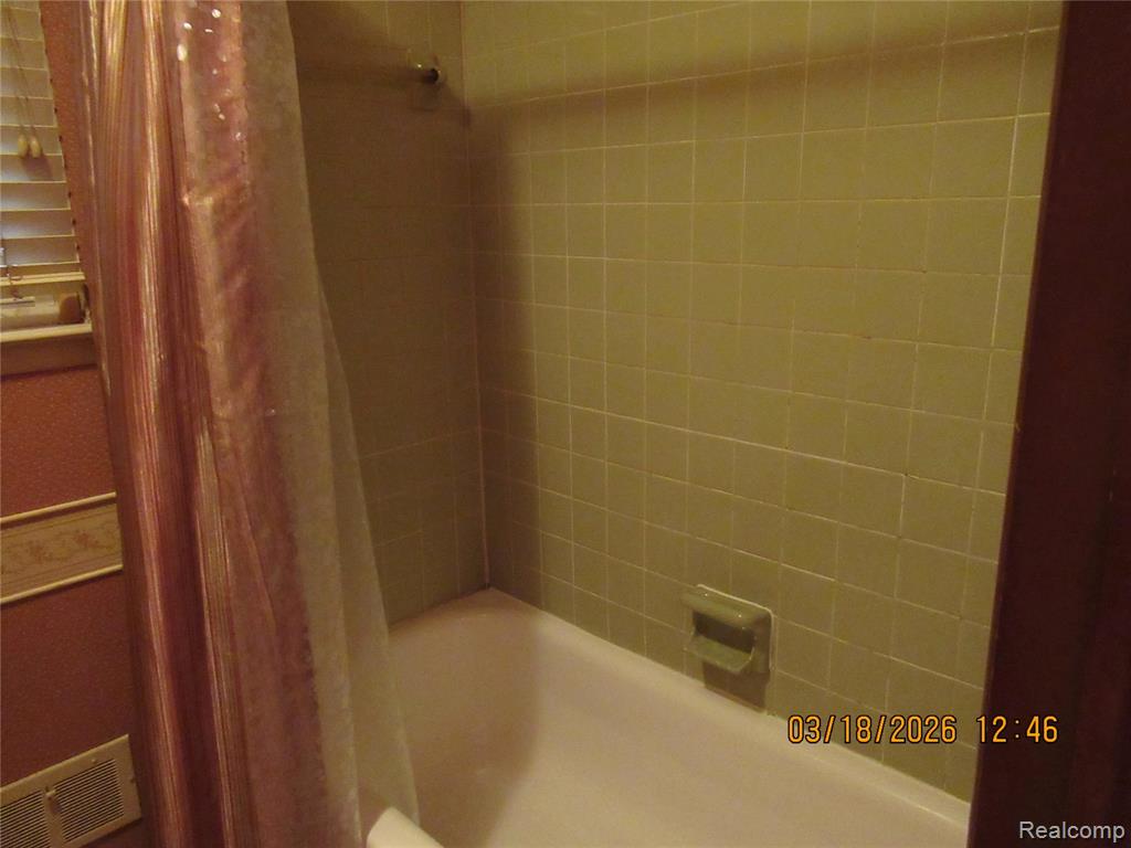 22457 Old Mill Court, Woodhaven, MI 48183 — Photo 16