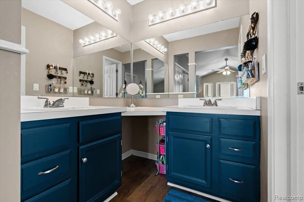 7050 Fox Chase Lane, Westland, MI — Photo 21
