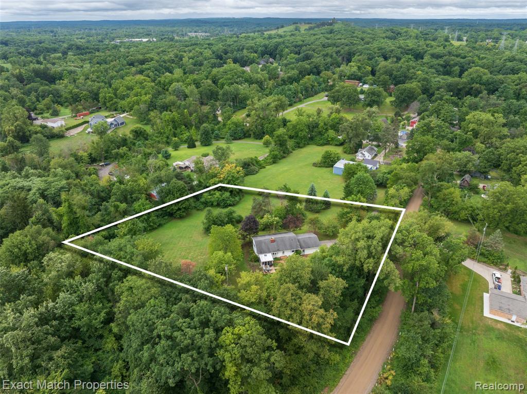 7600 Haley Road, White Lake, MI 48383 — front exterior
