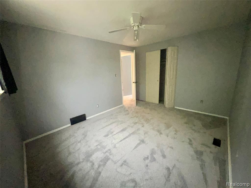 8737 Crestview Drive, Sterling Heights, MI 48312 — Photo 11