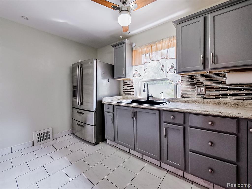6701 HEYDEN Street, Dearborn Heights, MI 48127 — Photo 6