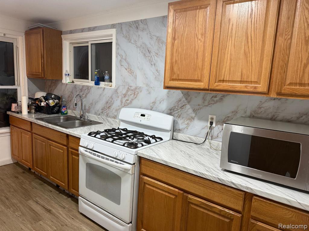 6107 Auburn, Detroit, MI 48228 — Photo 2