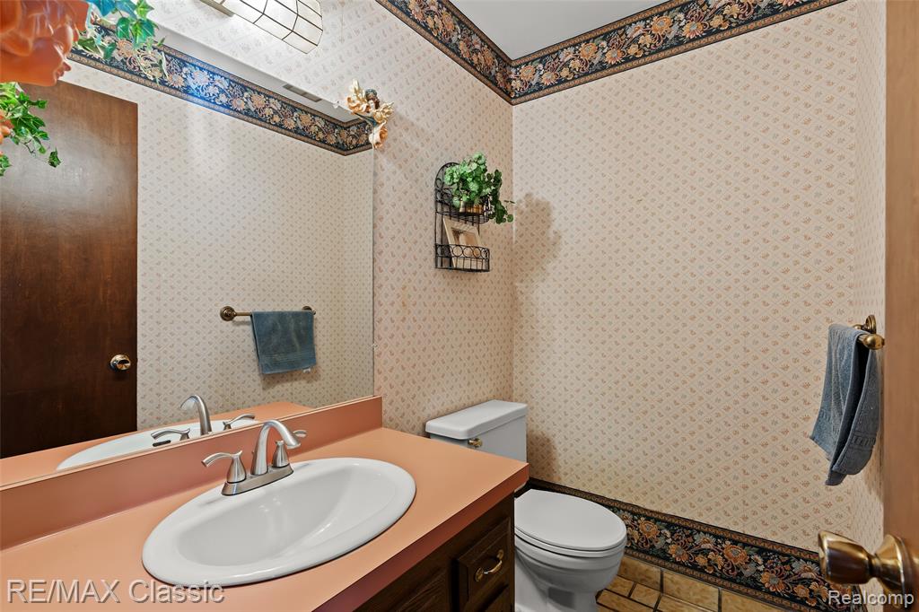 6313 Kiev Street, West Bloomfield, MI 48324 — Photo 25